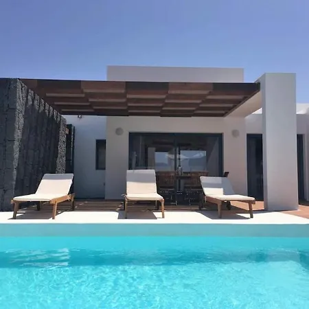 Villa In Playa Blanca Sleeps 4 Includes Air Con And Wifi