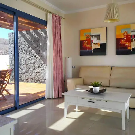 In Playa Blanca Sleeps 4 Includes Air Con And Wifi * Коста Бланка