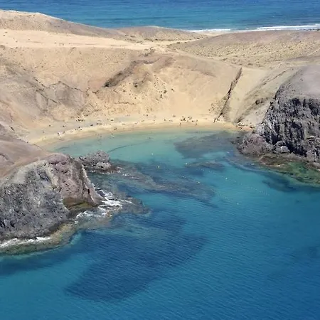 Вилла In Playa Blanca Sleeps 4 Includes Air Con And Wifi