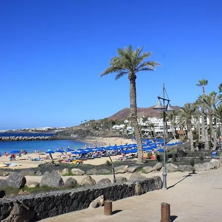 In Playa Blanca Sleeps 4 Includes Air Con And Wifi * Коста Бланка
