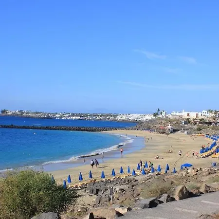 In Playa Blanca Sleeps 4 Includes Air Con And Wifi Вилла Коста Бланка